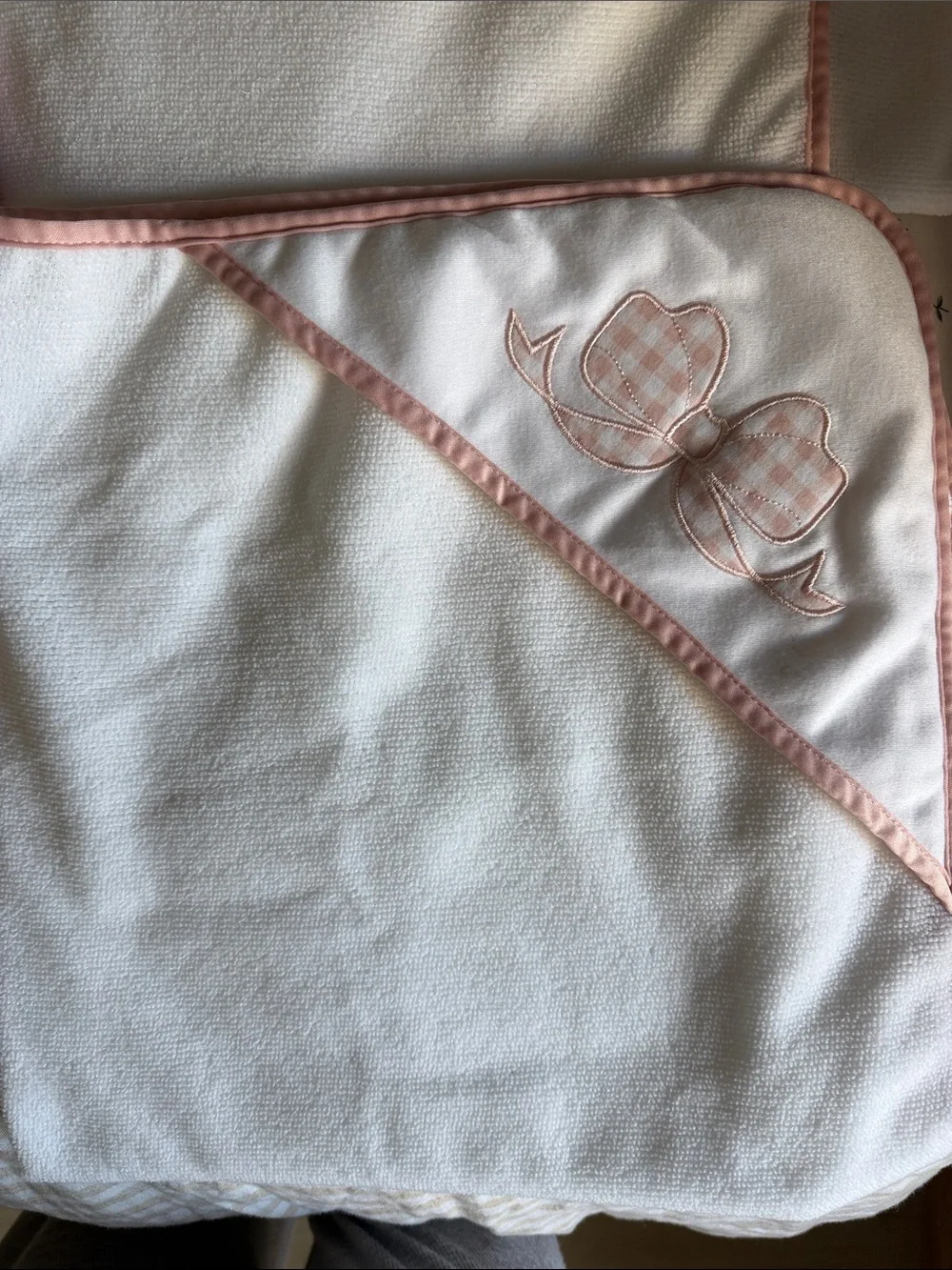 Snug Baby Hooded Towels & Washcloth Set in Soft Pink Trim